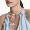 Ariana Grande X Swarovski hänge och brosch med kristallpärla, blandade slipningar, trollslända, vit, rodiumpläterad