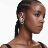 Ariana Grande X Swarovski örhängen, asymmetrisk design, kristallpärla, baguetteslipning, vit, rodiumpläterad Ariana Grande X Swarovski örhängen, asymmetrisk design, kristallpärla, baguetteslipning, vit, rodiumpläterad
