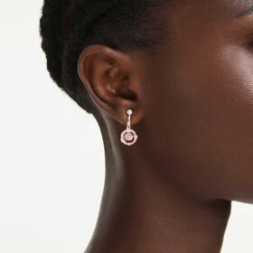 Constella droppörhängen med rund slipning, dansande sten, rosa, roséguldpläterade