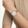 Crystalline Aura-klocka, tillverkad i Schweiz, metallarmband, roséguldton, blandad metallfinish