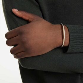 Dextera-armband, åttkantig form, rundslipad, vit, guldpläterad