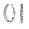 Eternity-örhängen i hoop-stil med laboratorieframställda diamanter, totalt 0,56 karat, rund form, sterlingsilver