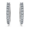 Eternity-örhängen i hoop-stil med laboratorieframställda diamanter, totalt 0,56 karat, rund form, sterlingsilver