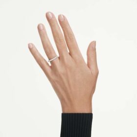 Eternity-ring med laboratorieframställda diamanter 0,4 karat totalt, rund form, 14K vitguld