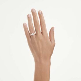 Eternity-solitärring med laboratorieframställda diamanter, totalt 1 karat, päronform, 14K vitguld