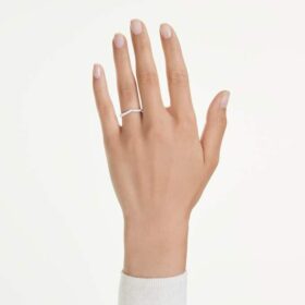 Eternity V-ring med laboratorieframställda diamanter, totalt 0,25 karat, rund form, 14K vitguld