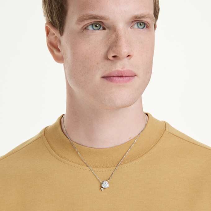 Idyllia-hänge med blandade slipningar, hjärta med pil, vitt, blandad metallfinish Idyllia-hänge med blandade slipningar, hjärta med pil, vitt, blandad metallfinish