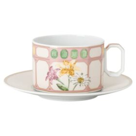 Idyllia tekopp med fat, porslin, kristalltryck, blomsterbukett, flerfärgad