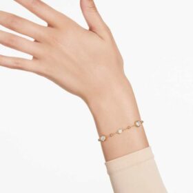 Imber-armband, rundslipad, spridd design, vitt, guldpläterat