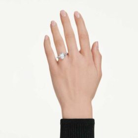 Oktagonal ring med laboratorieframställda diamanter, totalt 2,0 karat, oktagonal form, 14K vitguld