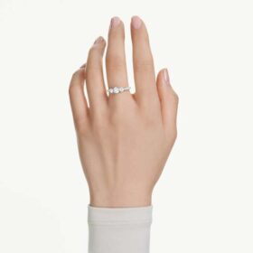 Stilla Attract-ring, rundslipad, vit, silverfärgad yta