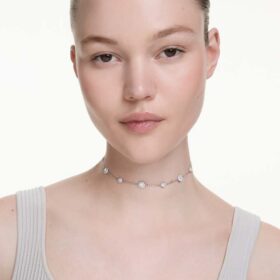 Una Angelic-halsband med rundslipade, dubbelsidiga motiv, vitt, rodiumpläterat Una Angelic-halsband med rundslipade, dubbelsidiga motiv, vitt, rodiumpläterat