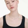 Una Angelic-halsband med rundslipade, dubbelsidiga motiv, vitt, rodiumpläterat