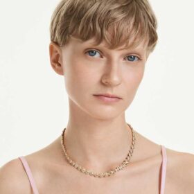 una angelic halsband rundslipad karamellfrgad guldplterad 1 280x280 - Una Angelic-halsband, rundslipad, karamellf&auml;rgad, guldpl&auml;terad